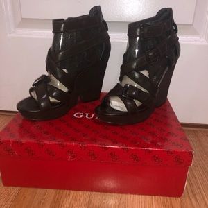 GUESS: UMBELIA chunky wedge style heel
